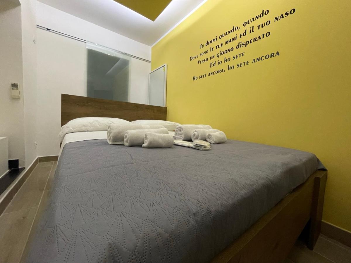 Yes I Know My Room - Mini Room Martiri Napels Buitenkant foto