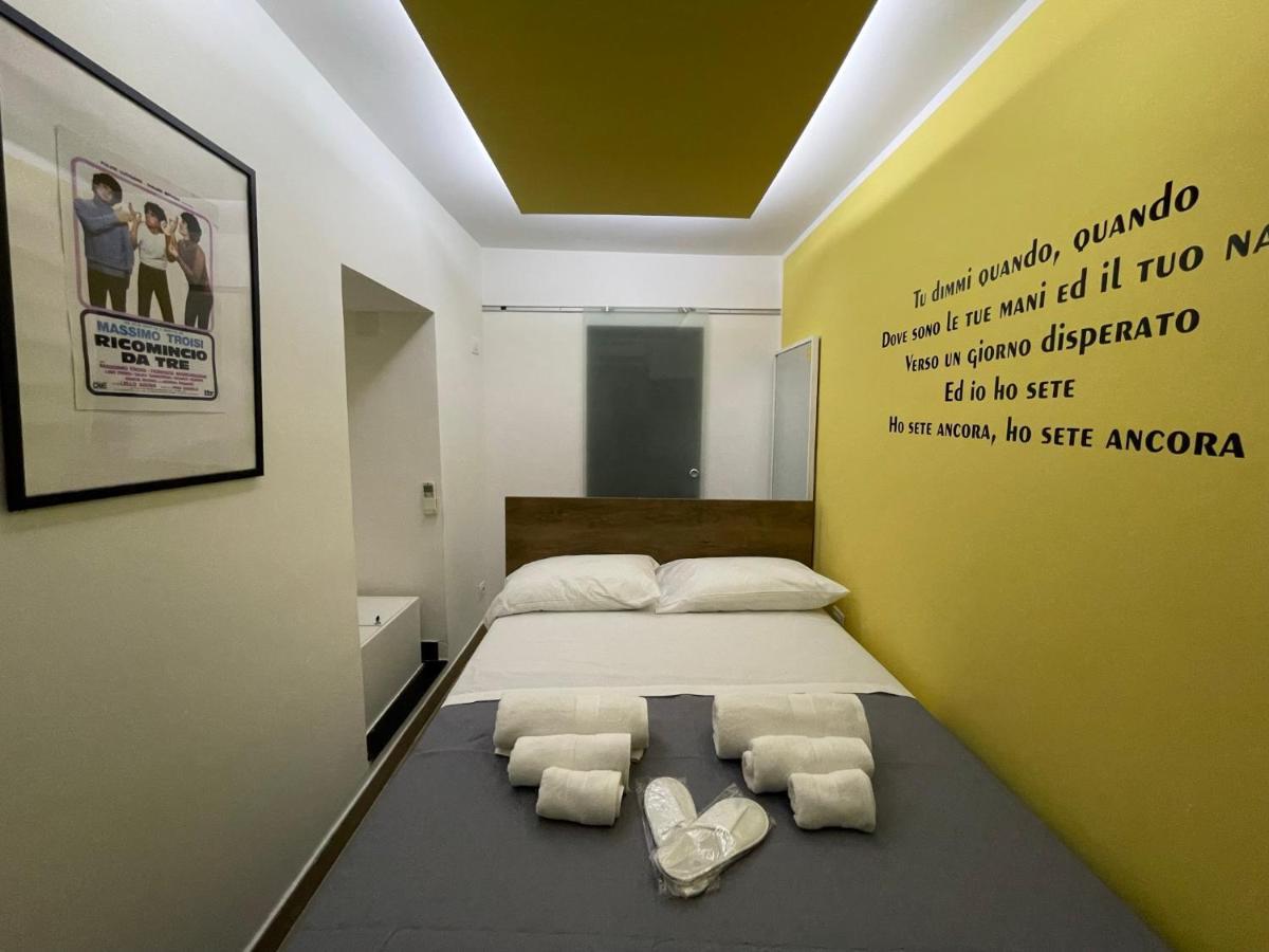 Yes I Know My Room - Mini Room Martiri Napels Buitenkant foto