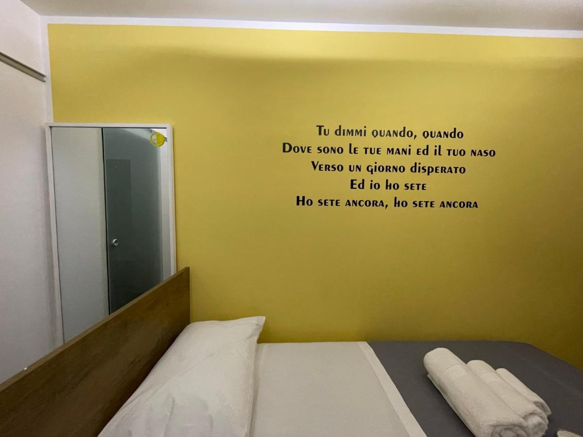 Yes I Know My Room - Mini Room Martiri Napels Buitenkant foto